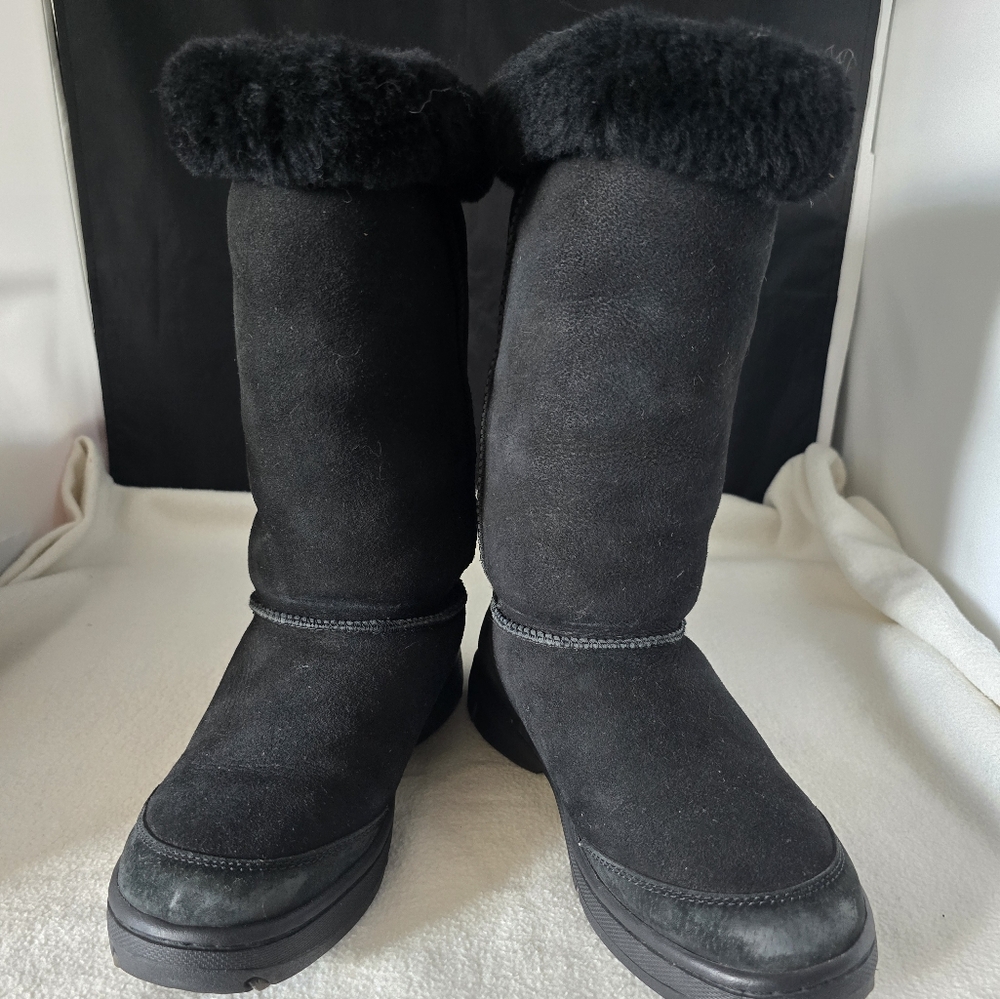Very Good UGG Ultra Tall Boots Black Suede Sheepskin Braid Size 9 – Style 5340